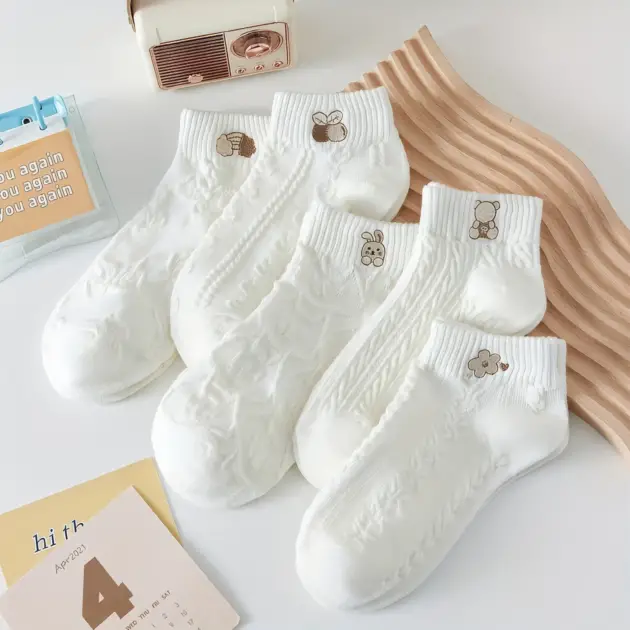5 Pairs of Cloud Rabbit Fashionable and Beautiful Simple White Socks, Atmospheric and Versatile, Suitable for Daily Casual Wear