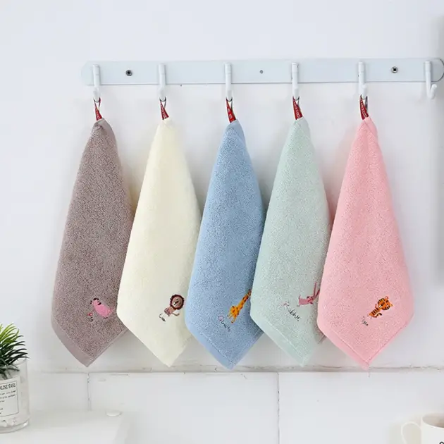 1Pcs 25x25cm 100% Cotton Cartoon Animal Embroidered Small Square Towel Baby Hand Wash Face